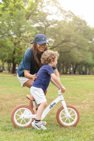 Rowerek biegowy dla dziecka mima zoom lite - biały / camel
