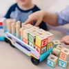 Ciężarówka z przyczepą klocki drewniane Psi Patrol ABC Melissa & Doug 33272 układanka na palikach