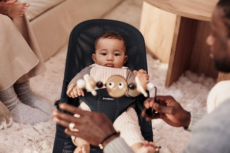 BABYBJORN - leżaczek BLISS MESH - Czarny + Zabawka Googly Eyes Black and White