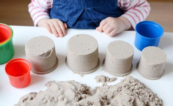 Piasek kinetyczny 3 kg NaturSand z foremkami "Lody" i piaskownicą