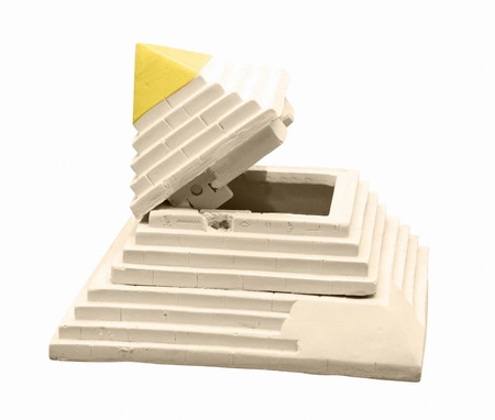 Tajemnica piramidy 444