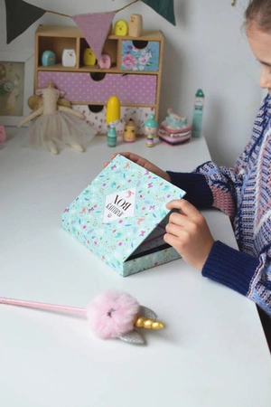 Zestaw kreatywny do tworzenia biżuterii Bransoletki Boho 8+, Janod KOLEKCJA 2022