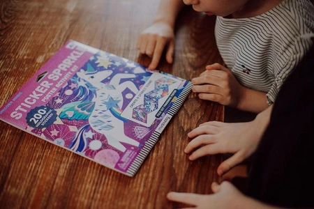 Mudpuppy Zestaw do wyklejania Naklejki holograficzne 200+ szt. z plakatem Magiczne jedronożce 4+