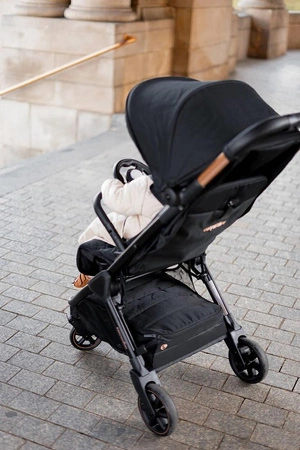 Easywalker Jackey Special Edition Kompaktowy, samoskładający się wózek spacerowy z torbą transportową Gold