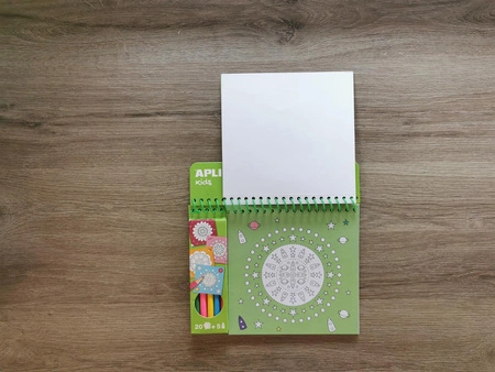 Kolorowanka z kredkami Apli Kids - Mandala