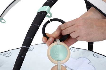 Gimnastyka/mata edukacyjna z pałąkami Decor czarno-biała