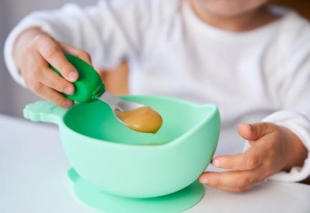 Nana's Manners GREEN Miska silikonowa z przyssawką i uchwytem