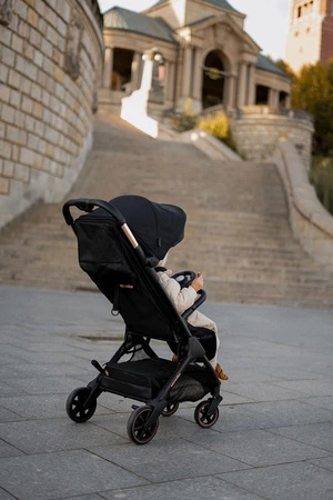 Easywalker Jackey Special Edition Kompaktowy, samoskładający się wózek spacerowy z torbą transportową Gold