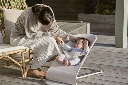 BABYBJORN - leżaczek BLISS 3D Jersey - Jasnobeżowy + Zabawka Googly Eyes Pastels