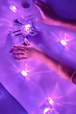 Glo Pals, Kostki sensoryczne świecące w wodzie Lumi - zabawka kąpielowa, kolor fioletowy