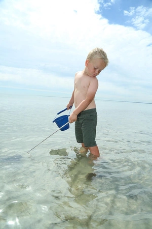 Składane wiaderko do wody i piasku Scrunch Bucket - Błękitny