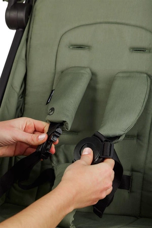 Easywalker Miley² Kompaktowy wózek spacerowy z torbą transportową Sage Green