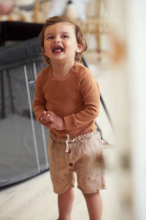 BABYBJORN - łóżeczko turystyczne LIGHT - czarny + prześcieradło