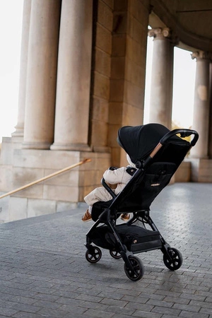 Easywalker Jackey Special Edition Kompaktowy, samoskładający się wózek spacerowy z torbą transportową Gold