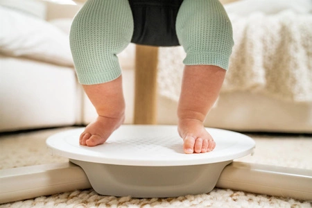 Stacjonarne centrum aktywności 5w1 - Stoliczek z kolekcji Décor czarno-biała