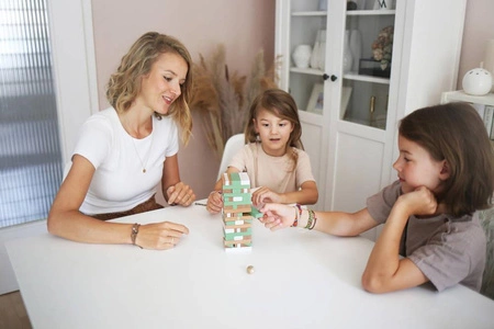 Drewniana Chwiejąca się wieża Gold Edition 12217-Small Foot, zręcznościowe gry dla dzieci