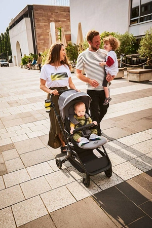 MINI by Easywalker Buggy TURN Kompaktowy wózek spacerowy z obrotowym siedziskiem 360° Soho Grey (z osłoną przeciwdeszczową w zestawie)