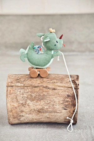 LILLIPUTIENS Przytulanka do ciągnięcia na kółkach Smok Joe 12 m+