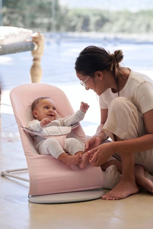 BABYBJORN - leżaczek BALANCE SOFT COTTON/JERSEY - Jasny Różowy/Szary