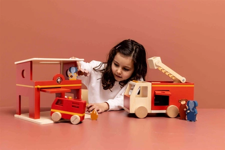 Drewniana remiza stażacka ze zwierzątkami Trixie Baby