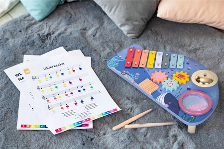 Stolik z instrumentami stół muzyczny cymbałki talerz perkusyjny tarka motyw morski ECOTOYS