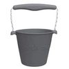 Składane wiaderko do wody i piasku Scrunch Bucket - Ciemny Szary