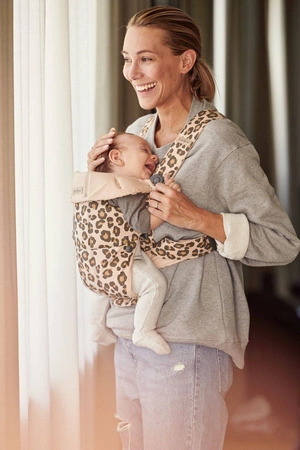 BABYBJORN MINI Cotton – nosidełko, Beż/Leopard
