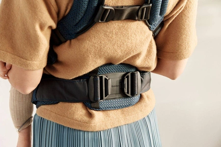 BABYBJORN - nosidełko Harmony 3D Mesh, Granatowy + śliniaczek do nosidełka Harmony