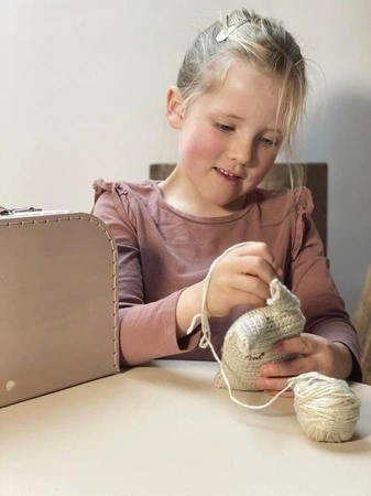 Walizka z zestawem do szydełkowania | Egmont Toys®