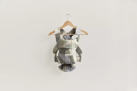 BABYBJORN MINI Cotton – nosidełko, Khaki/Green Print