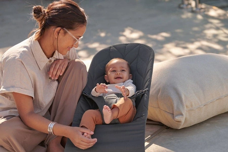 BABYBJORN - leżaczek BLISS COTTON, Petal Quilt, Antracyt