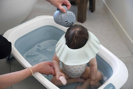 Beaba Silikonowy daszek do mycia głowy Misty green