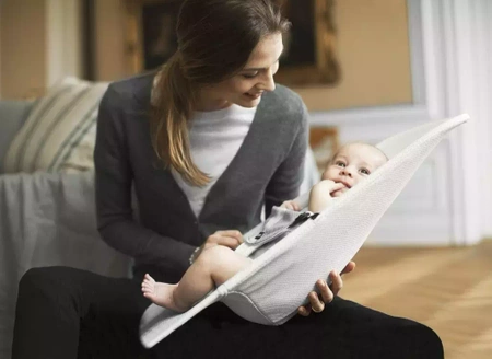 BABYBJORN - leżaczek BALANCE SOFT MESH - Srebrny / Biały