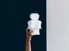 Lampka nocna LED robot Hero FLOW AMSTERDAM