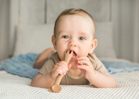 GILIGUMS DUMEL GRYZAK SILIKONOWY ŁYŻECZKA ŻYRAFA Brązowa