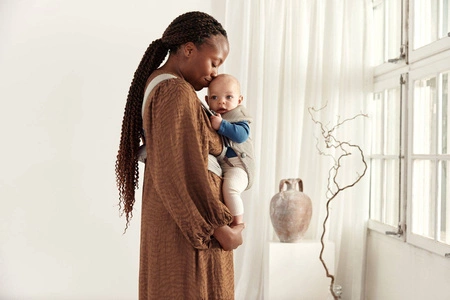 BABYBJORN MINI 3D Mesh – nosidełko, Szary Beż