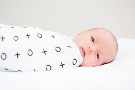 Lulujo Modern Kocyk Bambusowy Hugs&Kisses