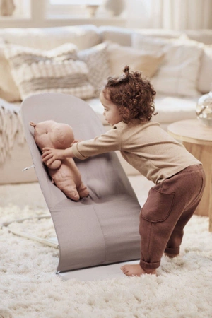 BabyBjörn leżaczek BLISS Woven, Sand Grey (rama Light Grey, Petal Quilt)