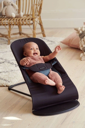 BABYBJORN - leżaczek BALANCE SOFT - Czarny / Ciemnoszary + Zabawka