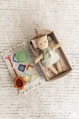 Lalka Nari zabawka bawełniana zestaw z dodatkami Lorena Canals