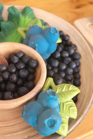 Oli&Carol Gryzak Zabawka Jagoda Jerry Blueberry