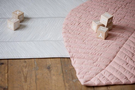 TODDLEKIND Mata do zabawy z bawełny organicznej w kształcie liścia Leaf Mat Sea Shell