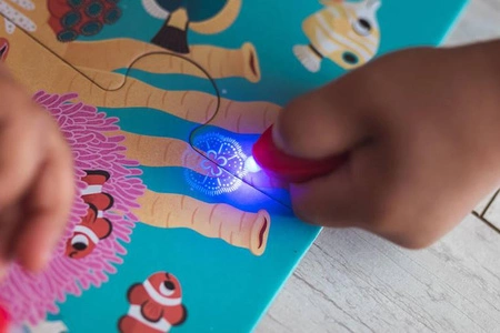 Świecące puzzle z mini-lampką UV Las 24 elementy 3+, Janod
