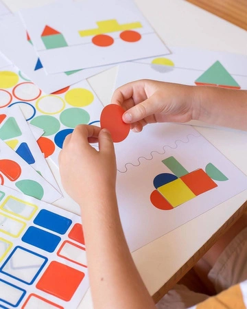 Zestaw z naklejkami geometrycznymi Apli Kids - Pojazdy