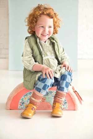 LILLIPUTIENS Drewniany jeździk 2 w 1 z miękkim siedziskiem i torebką Sarenka Stella 12 m+