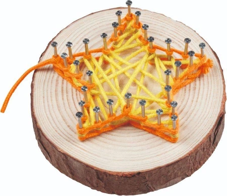 Przeplatanka z gwoździami na drewnianej podstawce 58483-Goki