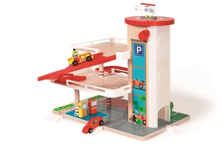 Scrtach, Garaż drewniany z windą i ze zjeżdżalnią