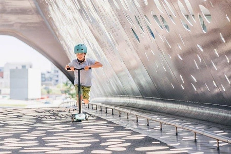 SCOOTANDRIDE Highwaykick 5 LED Hulajnoga trójkołowa balansowa ze świecącymi kółkami 5+ Forest