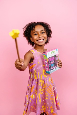 Glo Pals, Postać do kąpieli Abby - zestaw z dwiema kostkami sensorycznymi świecącymi w wodzie