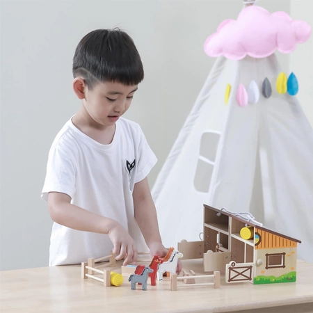 VIGA Drewniana Stadnina dla Koni w Walizce